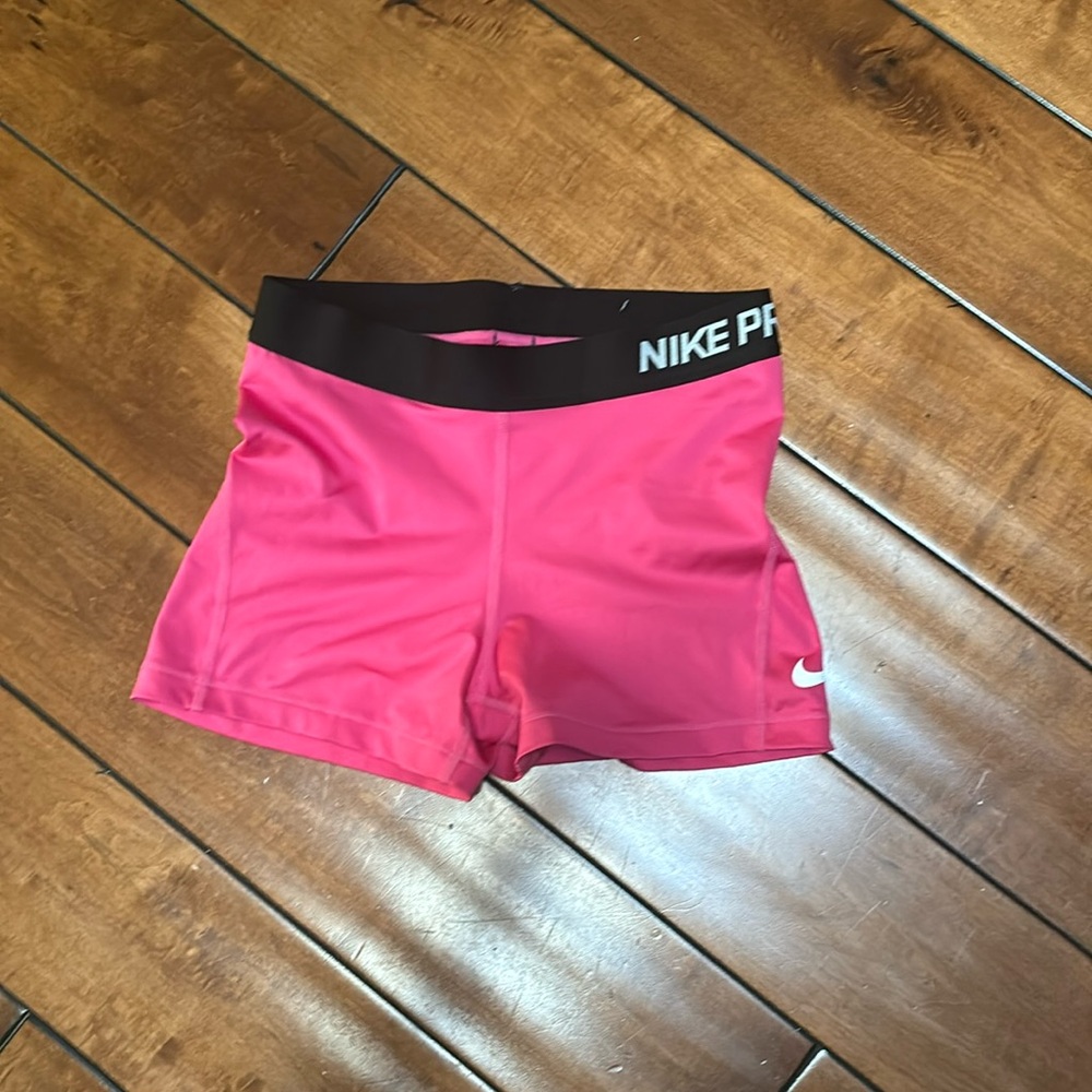 Nike pro short shorts, size medium excellent condition